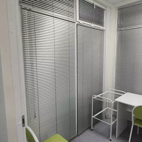 Жалюзи горизонтальные фото работ 000019